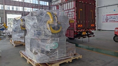 又有兩臺滾噴機發貨啦！航空緊固件客戶訂購
