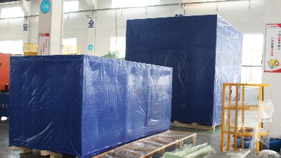 美國客戶訂購的2臺自動噴膠機已發貨！