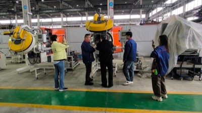 馬來西亞橡膠減震客戶到訪 參觀噴涂、縮徑、浸涂等設備