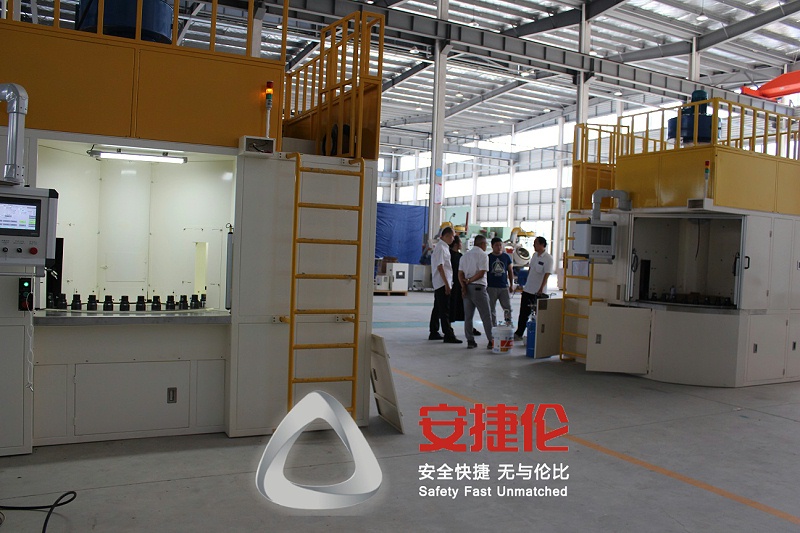 上?？蛻魠⒂^噴膠機、滾噴機 (1)