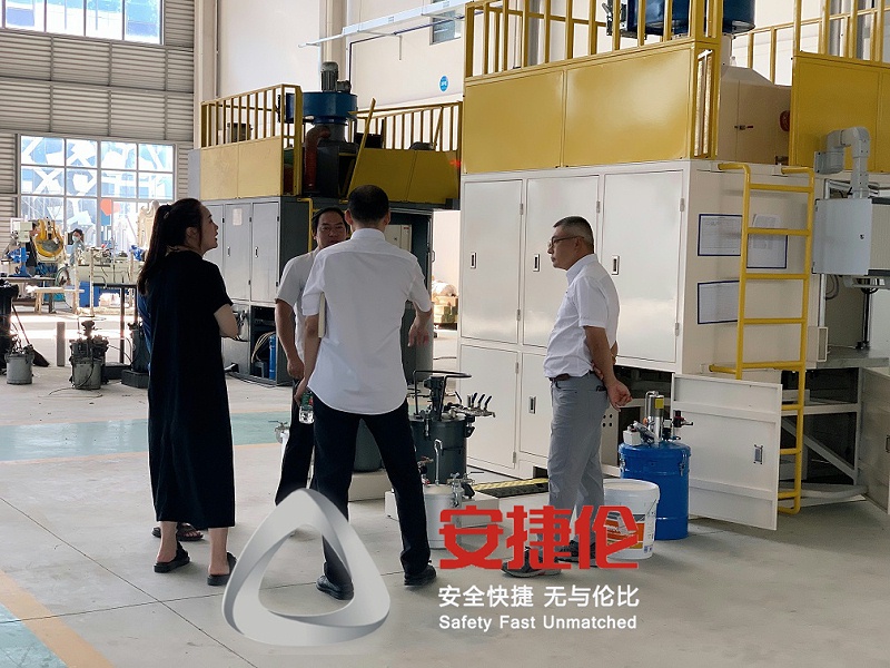 上?？蛻魠⒂^噴膠機、滾噴機 (3)