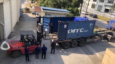 馬來西亞客戶訂購的自動縮徑機、液壓機裝車發貨現場！