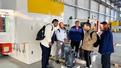 又一印度老客戶到訪安捷倫參觀汽車橡膠減震噴膠機