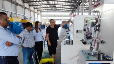襯套全自動縮徑機(jī)YS63 迎印度橡膠減震客戶現(xiàn)場驗收